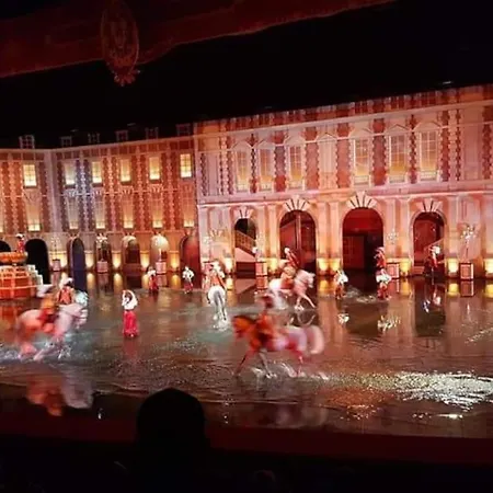L'ange De Groupe Proche Du Puy Du Fou