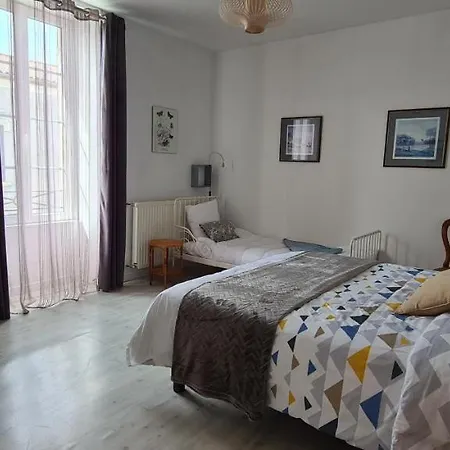 L'ange De Groupe Proche Du Puy Du Fou